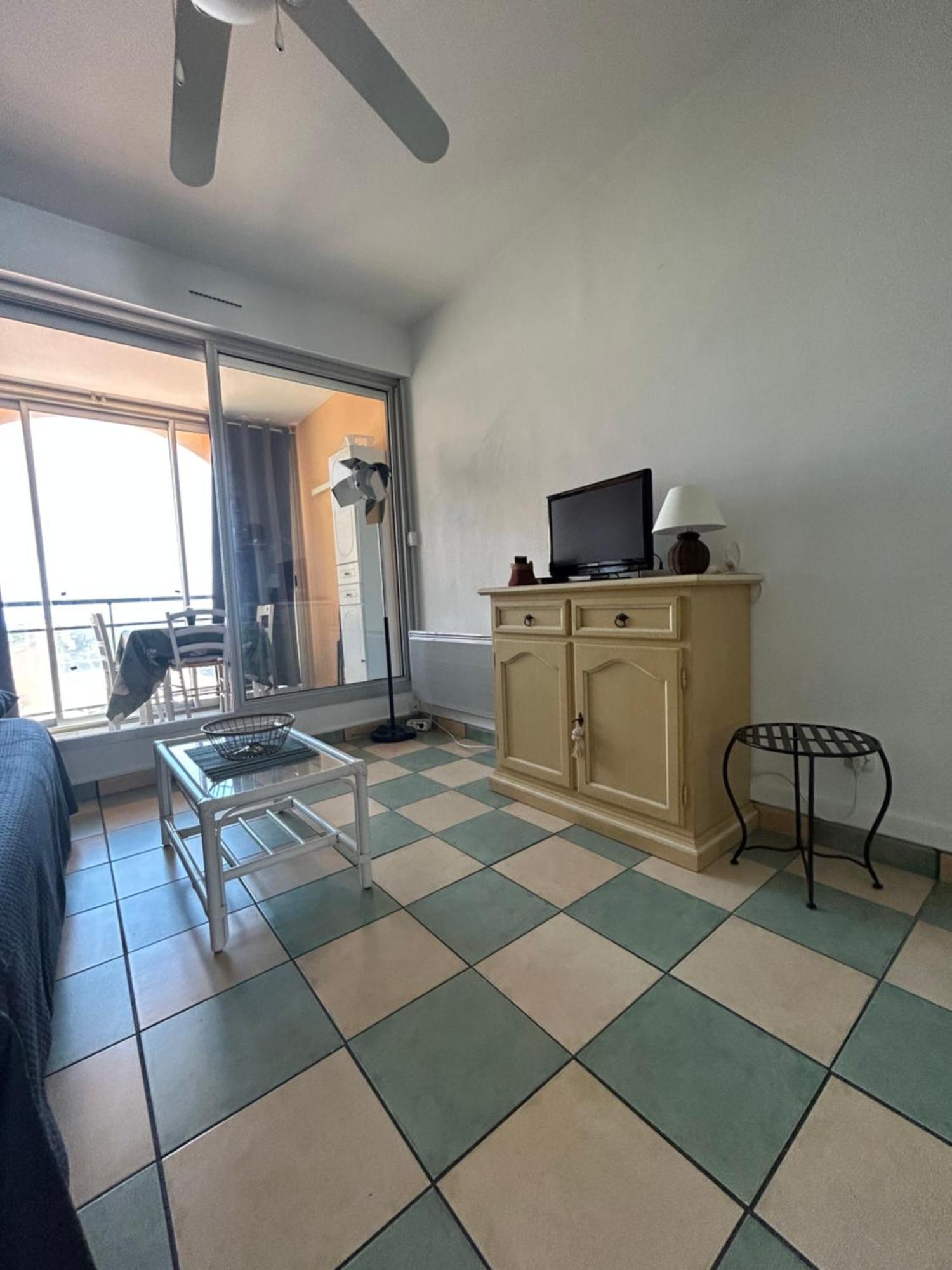 Studio Vue Mer Situe A Cote De La Plage Quartier Des Quilles Sète Exterior foto